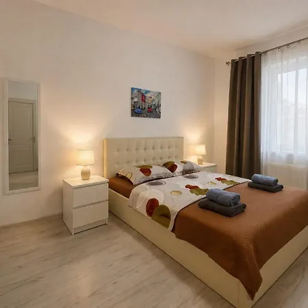 Global Apartment *